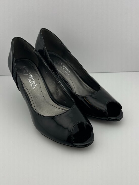 Mootsies Tootsies Shoes - MOOTSIES TOOTSIES BLACK HIGH GLOSS PATENT PEEP-TOE KITTEN HEEL PUMPS SIZE 7M